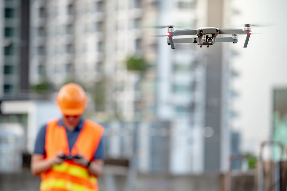 Drone che riprende un grande cantiere edile dall’alto