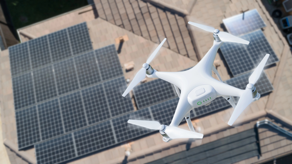 Ispezione di un tetto con drone e termocamera